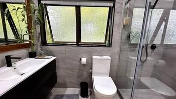 Hårføner og håndklær