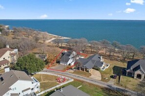 Exterior - COZY-Waterfront Getaway - Lake Texoma (Pottsboro)