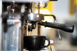 Kaffee und/oder Kaffeemaschine