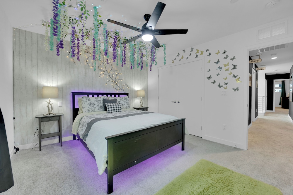 New Listing Luxury Modern 2 Story-5 Bedroom - Las Vegas, NV