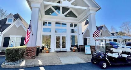 Beautiful and Spacious 3 Bedroom, 3 Bath Cottage in Williamsburg, VA