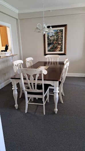 Dining - Beautiful and Spacious  3 Bedroom, 3 Bath Cottage in Williamsburg, VA (Williamsburg)