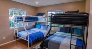 2 bedrooms, iron/ironing board, free WiFi, bed sheets