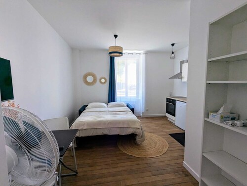 Charming Studio in Châteauroux - Cozy Stay with Free Parking & Modern Comforts