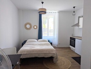 Iron/ironing board, WiFi, bed sheets