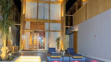 Mặt tiền nơi lưu trú