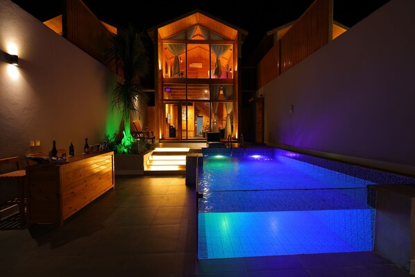 Private pool