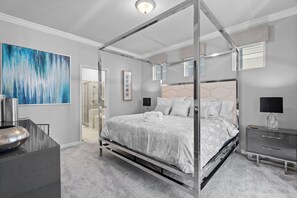 5 slaapkamers, een strijkplank/strijkijzer, reisbedje, gratis wifi