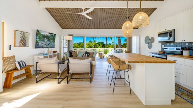A spacious kitchen with a large island, white cabinetry, and a ceiling fan. - NEW!! Charming 1 bedroom bungalow in amazing Kailua-Kona Sept specials inquire!! (Kailua-Kona)