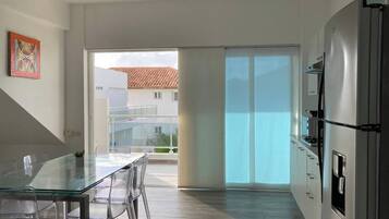 Superior Suite, Pool View | Private kitchen | Blender