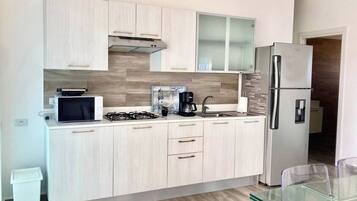 Superior Suite, Pool View | Private kitchen | Blender