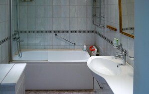 Shower - 4 bedroom beautiful home in Valdemarsvik (Valdemarsvik)