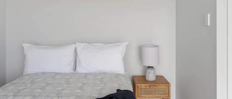 4 habitaciones, tabla de planchar con plancha, wifi y ropa de cama