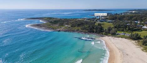 بالقرب من الشاطئ