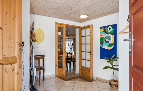 Awesome home in Randers SV with WiFi