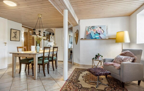 Smart TV - Awesome home in Randers SV with WiFi (Randers SV)