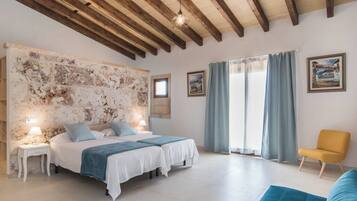 3 slaapkamers, een strijkplank/strijkijzer, gratis wifi, beddengoed