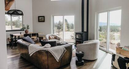 Highlands House - 5 acres with Mt. Hood Views. Dog Friendly!