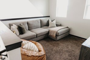 Smart TV, chimenea, videojuegos y reproductor de DVD 