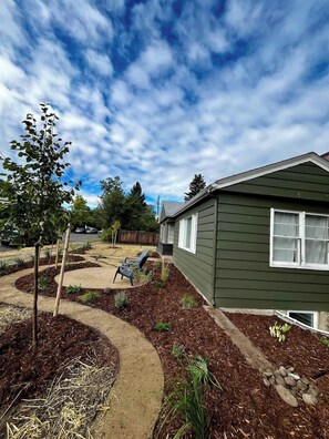 Property grounds - Newly Renovated Pad Near DT BZN! (Bozeman)