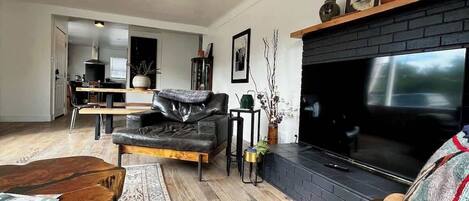 TV, fireplace