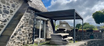 Authenticity & Comfort in the Charmalex Barn with Countryside View