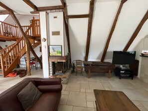 TV, fireplace, DVD player - Authenticity & Comfort at Grange Charmalex with Countryside Views (Lacroix-Barrez)
