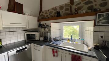 KĂŒhlschrank, Mikrowelle, Ofen, Herdplatte