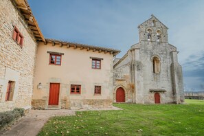 Exterior - Country House 'Capellan' with Mountain View, Shared Garden and Wi-Fi (OLMOS DE OJEDA)