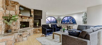 Sunset Spanish Villa W/ Pool, Pool table, BBQ +