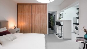 1 bedroom, blackout drapes, iron/ironing board, WiFi (free) - Industrial cozy studio in Piata Amzei (Bucharest)