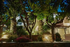 Property grounds - Studio Apartment 'Irene 12 Deluxe Double  3' with Sea View, Wi-Fi and Air Conditioning (Andros)