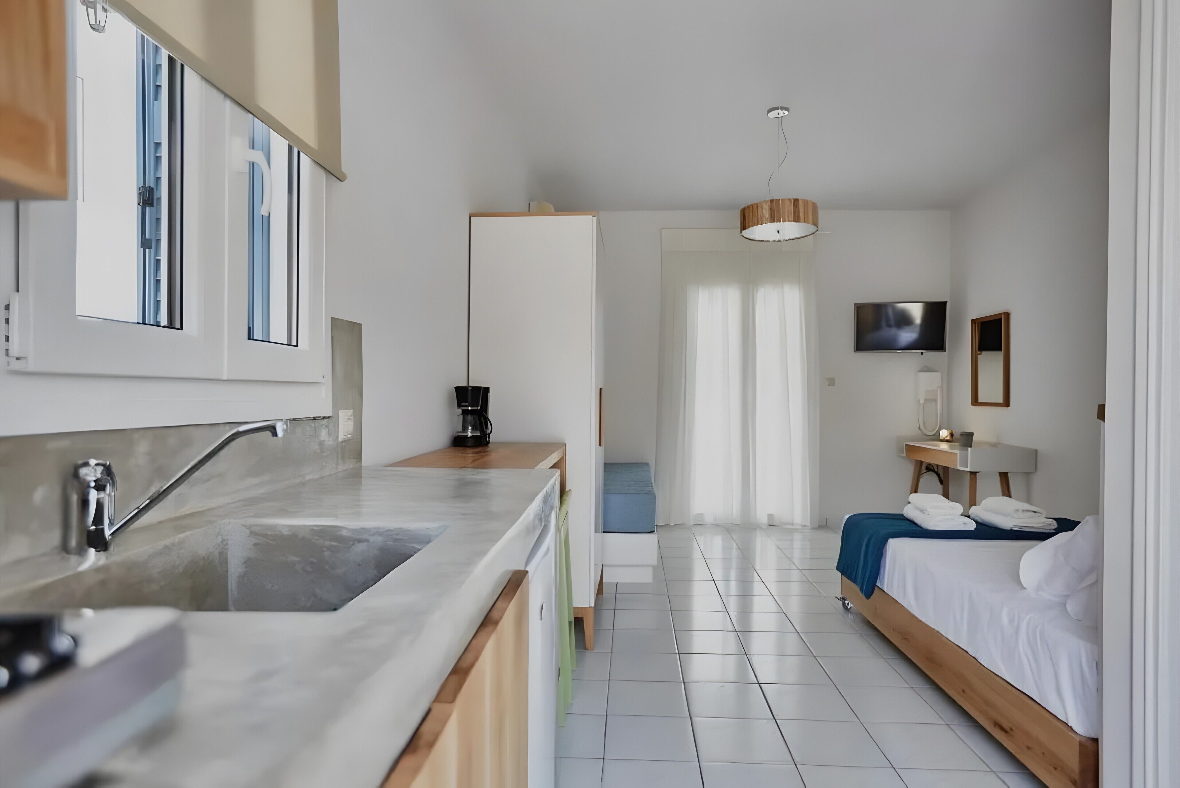 Iron/ironing board, free WiFi, bed sheets