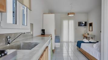 Iron/ironing board, free WiFi, bed sheets