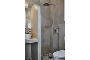 Shower, hair dryer, towels - Studio Apartment 'Irene 4 Superior Triple 3' with Sea View, Wi-Fi and Air Conditioning (Andros)