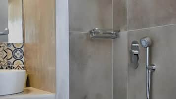 Dusche, Haartrockner, Handtücher