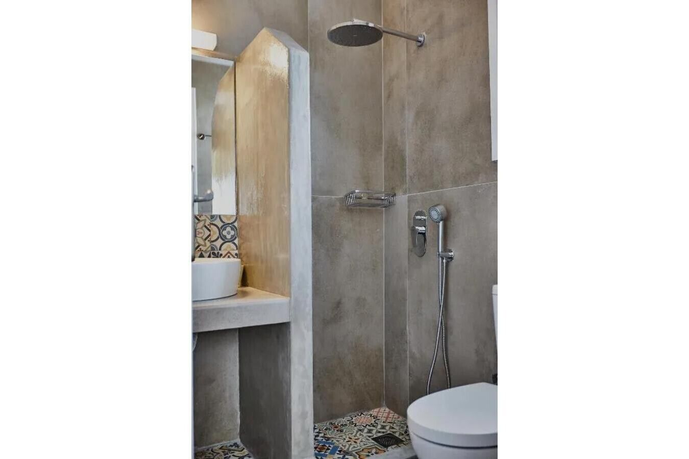 シャワー、ヘアドライヤー、タオル