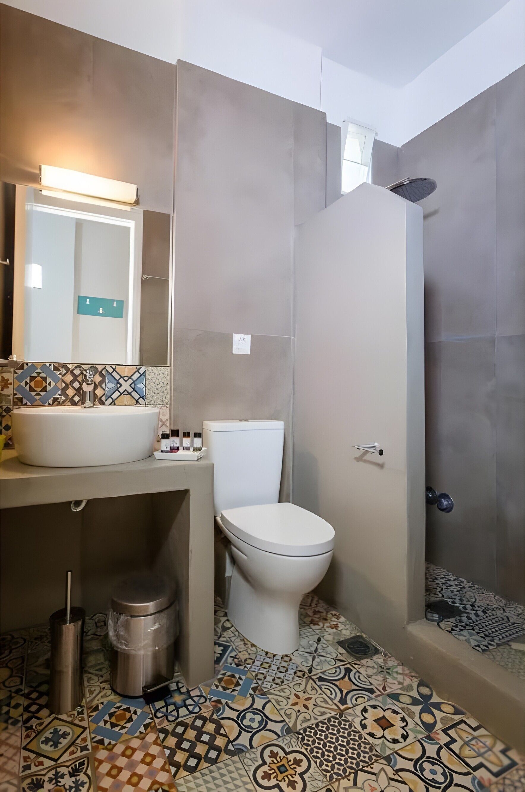 Ducha, secador de pelo y toallas