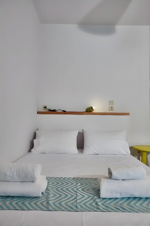 1 habitación, tabla de planchar con plancha, wifi gratis y ropa de cama 