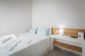 1 habitación, tabla de planchar con plancha, wifi gratis y ropa de cama 