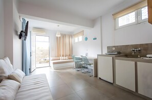 Tabla de planchar con plancha, wifi gratis y ropa de cama 