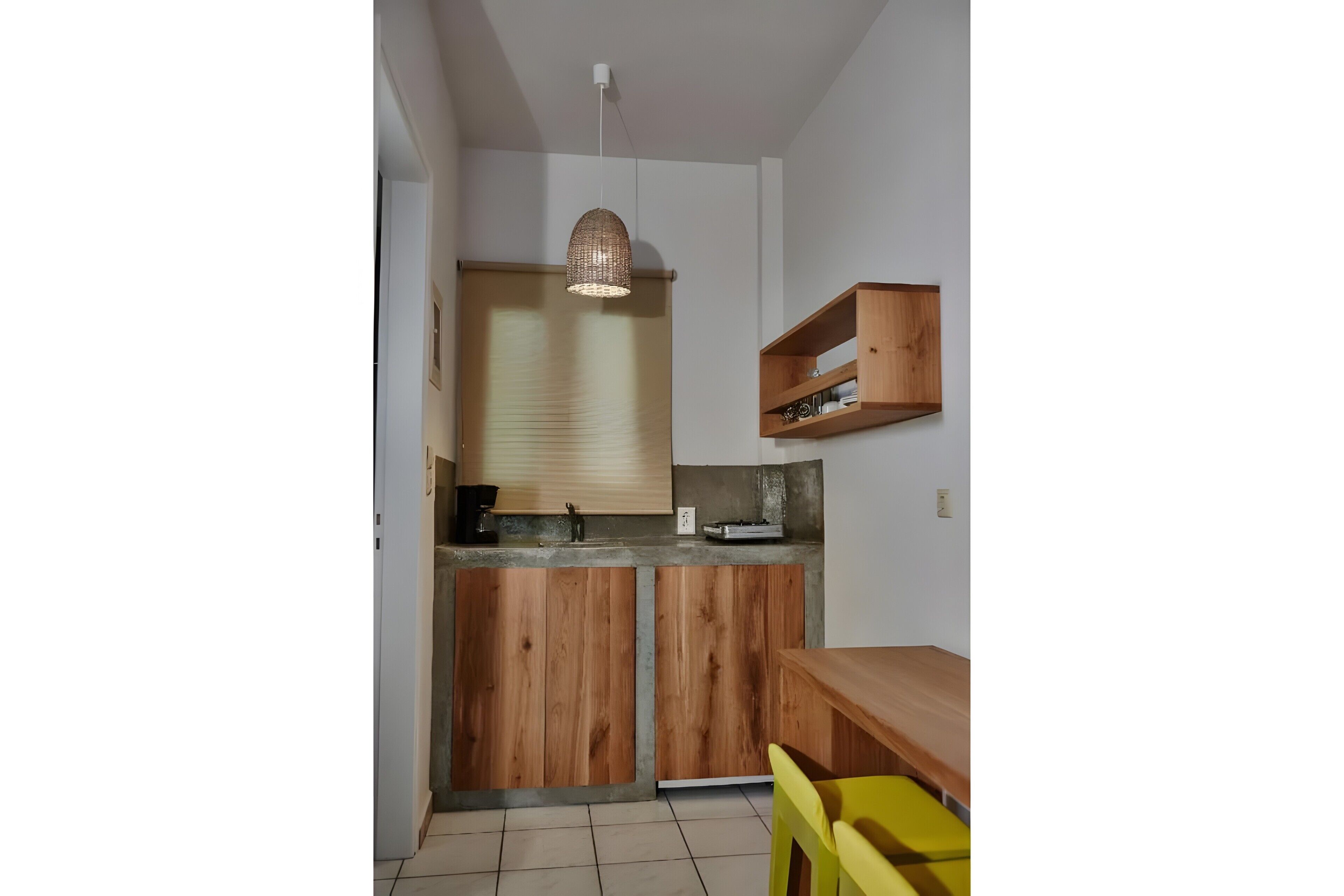 Fridge, stovetop, coffee/tea maker, electric kettle