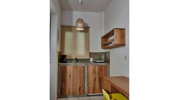 Fridge, stovetop, coffee/tea maker, electric kettle