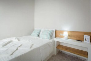 1 chambre, fer et planche à repasser, Wi-Fi gratuit, draps fournis