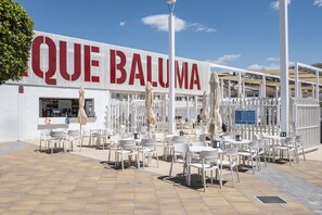 Outdoor dining - Apartment 'Casa Santo Front Beach' with Private Terrace and Wi-Fi (Cala del Moral)