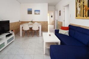 TV, stereo - Apartment 'Casa Santo Front Beach' with Private Terrace and Wi-Fi (Cala del Moral)