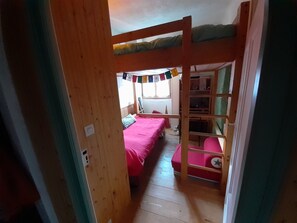 1 bedroom, free WiFi, bed sheets