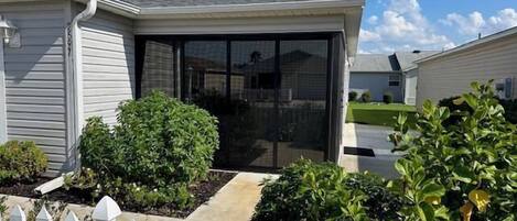 المنطقة المحيطة بالمنشأة