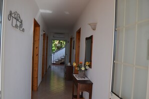 Interior - Apartment 'Alba Del Mare' with Sea View, Private Terrace and Shared Garden (Marina di Novaglie)