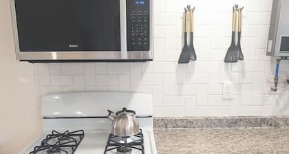 Charming Cottage in Central Salem
